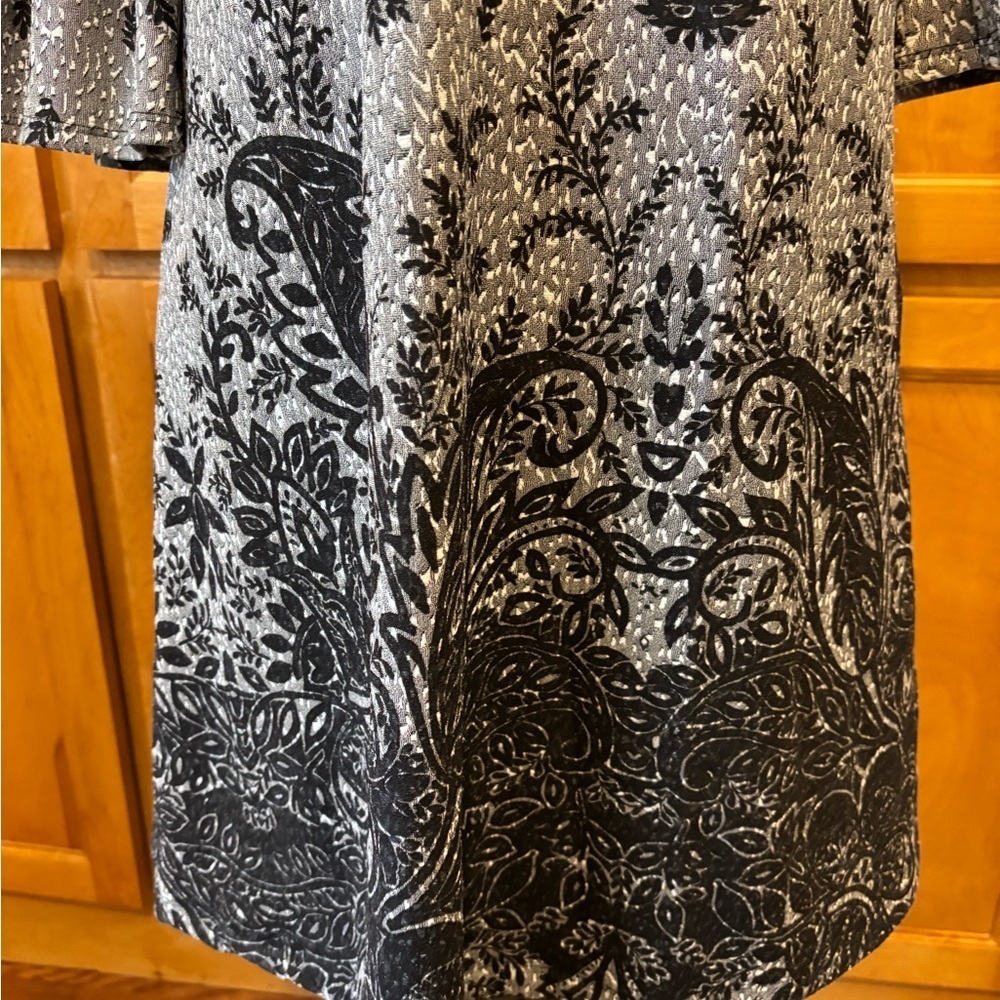 Elegant Gray and Black Women's Dress - Picture 5 of 8
